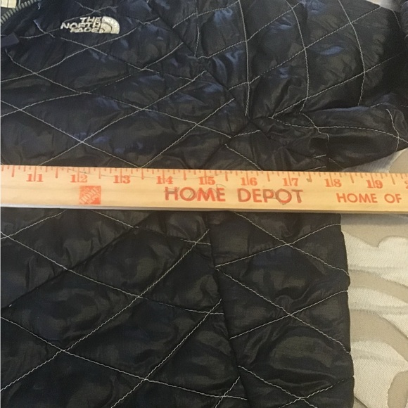 NORTH FACE jacket, black with stitching, zipped front, two side pockets, small - Picture 6 of 12